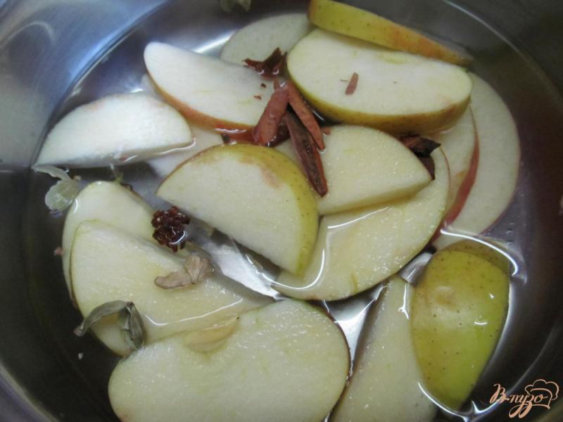 Фото приготовление рецепта: Напиток «Парное яблоко» шаг №3