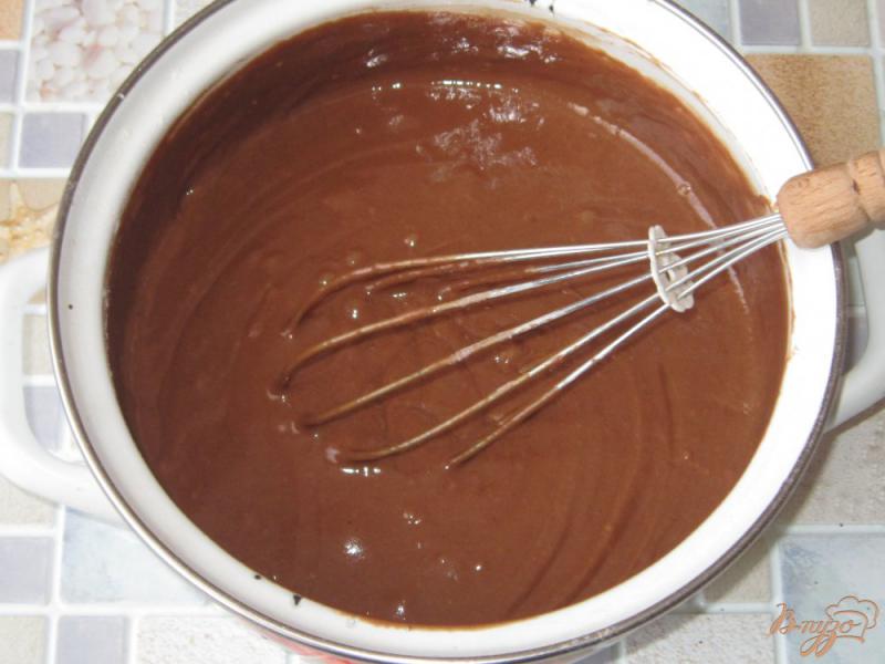 Фото приготовление рецепта: Шоколадные кексы с курагой шаг №6