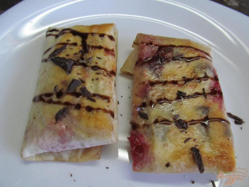 Фото приготовление рецепта: Пирожки из лаваша «вишня в шоколаде» шаг №5