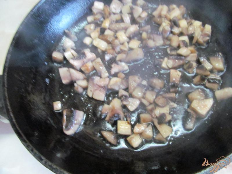 Фото приготовление рецепта: Картофельные гнезда с грибами и беконом шаг №3