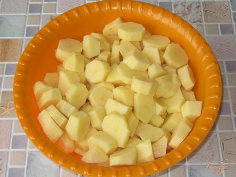 Фото приготовление рецепта: Картофель с кальмарами в горшочке шаг №1