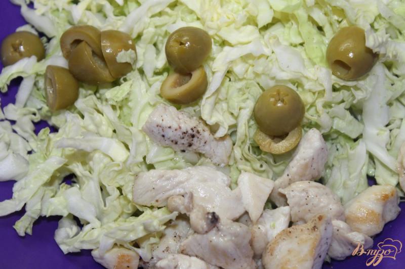 Фото приготовление рецепта: Салат с шампиньонами и курицей шаг №4