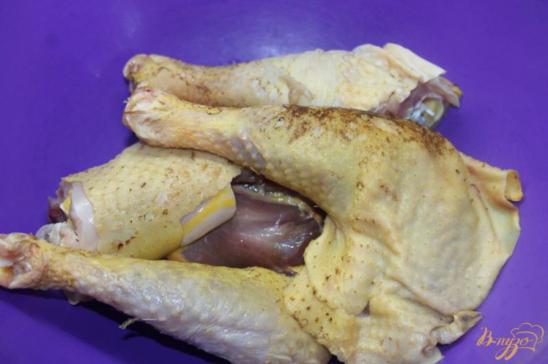 Фото приготовление рецепта: Запеченные куриные ножки с баклажаном и картофелем шаг №1
