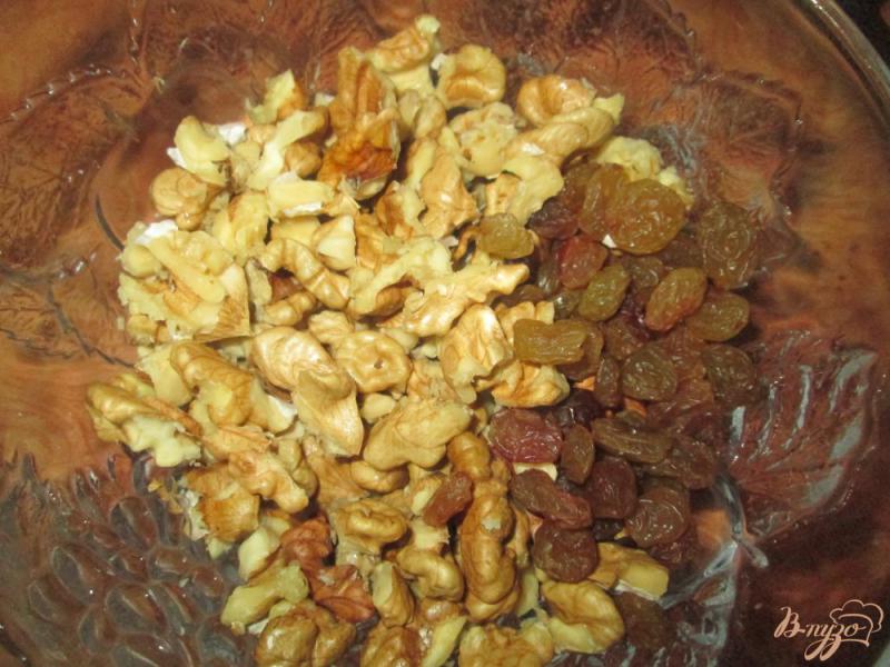 Фото приготовление рецепта: Овсяное печенье с орехами и изюмом шаг №4