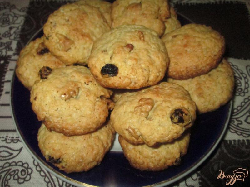Фото приготовление рецепта: Овсяное печенье с орехами и изюмом шаг №7
