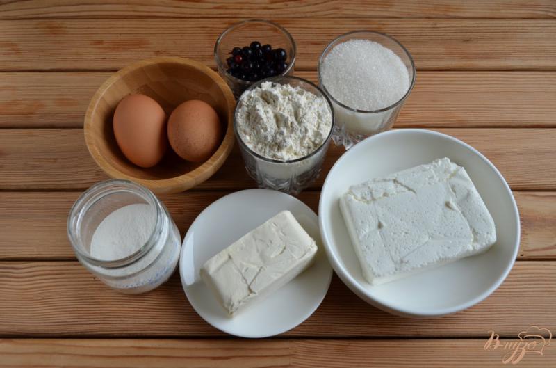 Фото приготовление рецепта: Творожный кекс со смородиной шаг №1