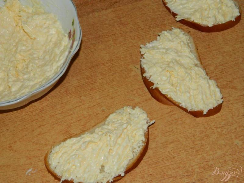 Фото приготовление рецепта: Сырные бутерброды шаг №4