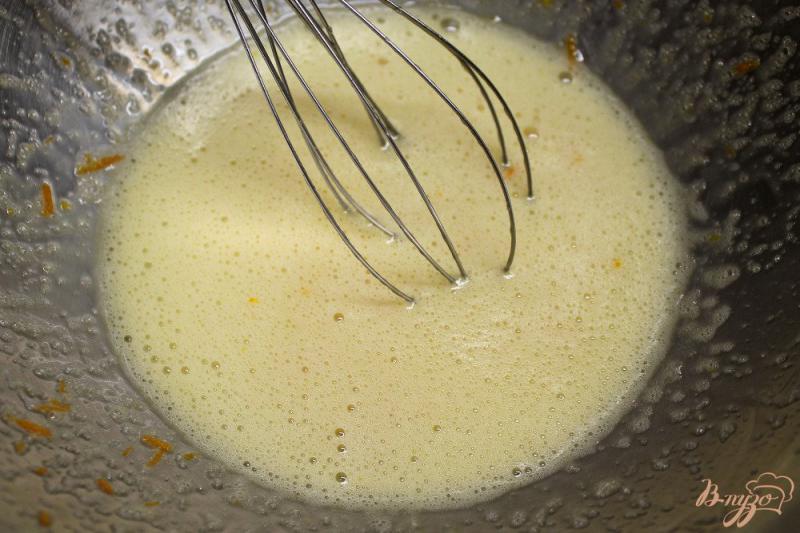 Фото приготовление рецепта: Пирог с апельсиновой цедрой, изюмом и пряностями шаг №2