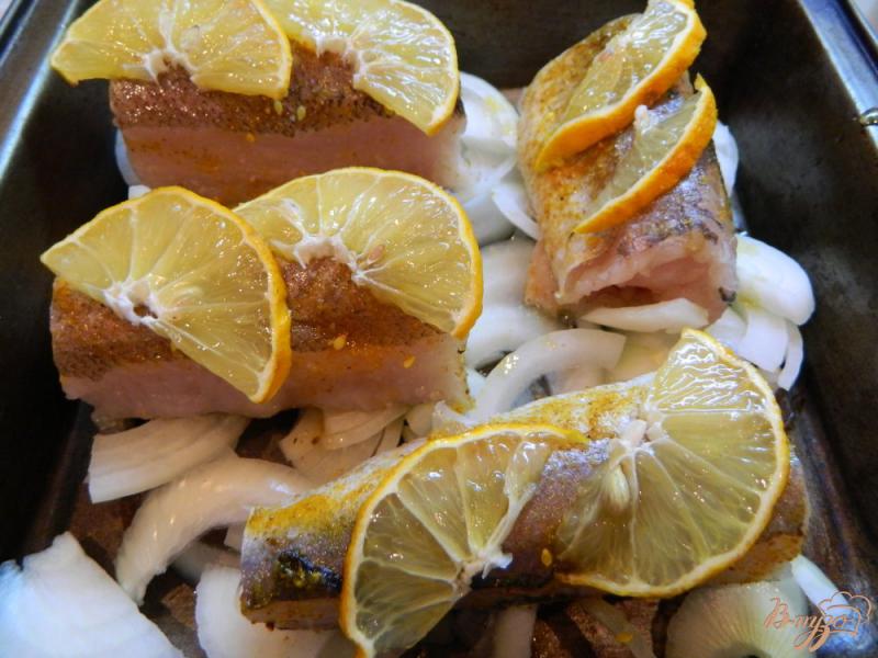 Фото приготовление рецепта: Хек запеченный в духовке с лимоном шаг №3