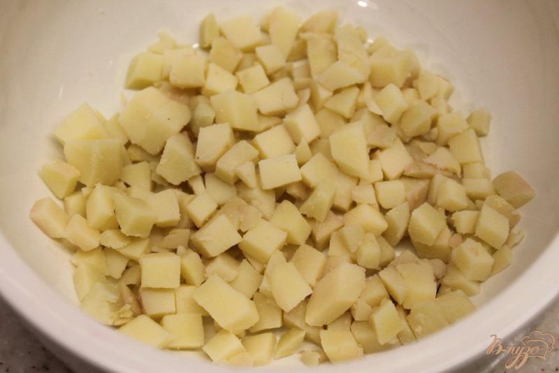 Фото приготовление рецепта: Салат из печеной свеклы с огурцом, чесноком и яблоком шаг №1