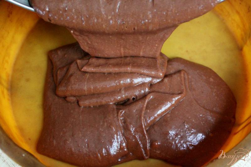 Фото приготовление рецепта: Шоколадный торт с заварным кремом шаг №4