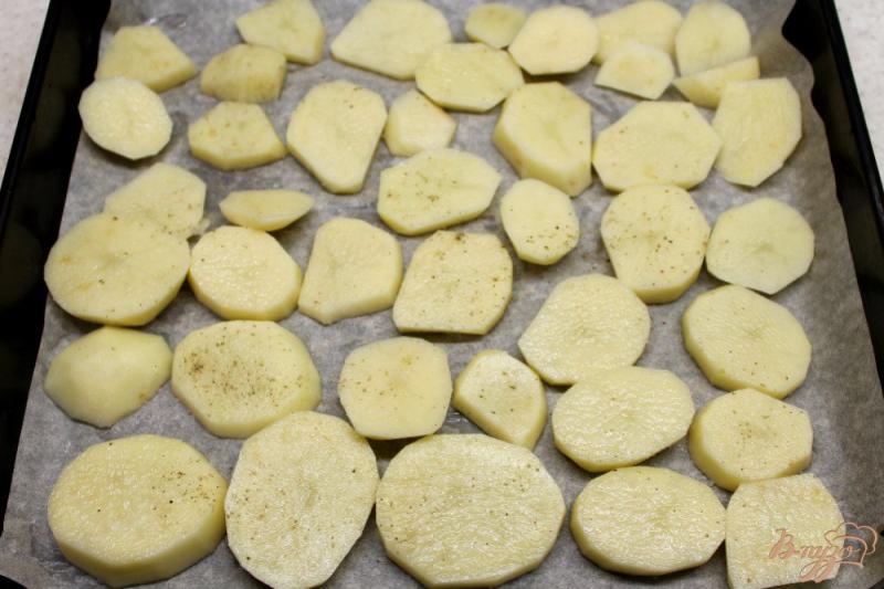 Фото приготовление рецепта: Отбивные с картофелем и сыром, приготовленные в духовке шаг №1