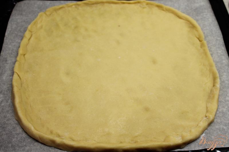Фото приготовление рецепта: Пирог с повидлом из кизила и сливы шаг №4