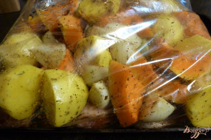 Фото приготовление рецепта: Свиные ребрышки,запеченные с картофелем и тыквой в рукаве шаг №3