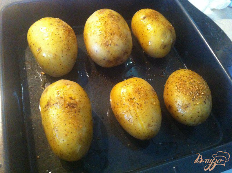 Фото приготовление рецепта: Ароматный запеченный картофель шаг №2