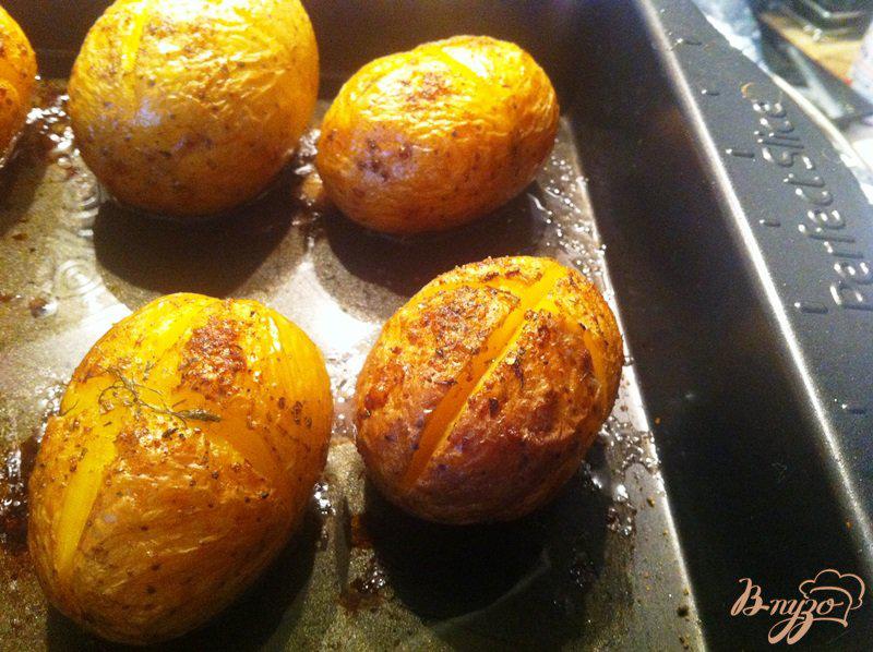 Фото приготовление рецепта: Ароматный запеченный картофель шаг №5