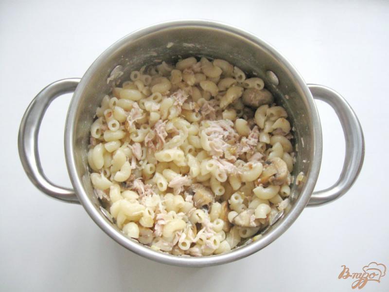 Фото приготовление рецепта: Макароны по-флотски с грибами и курицей шаг №7