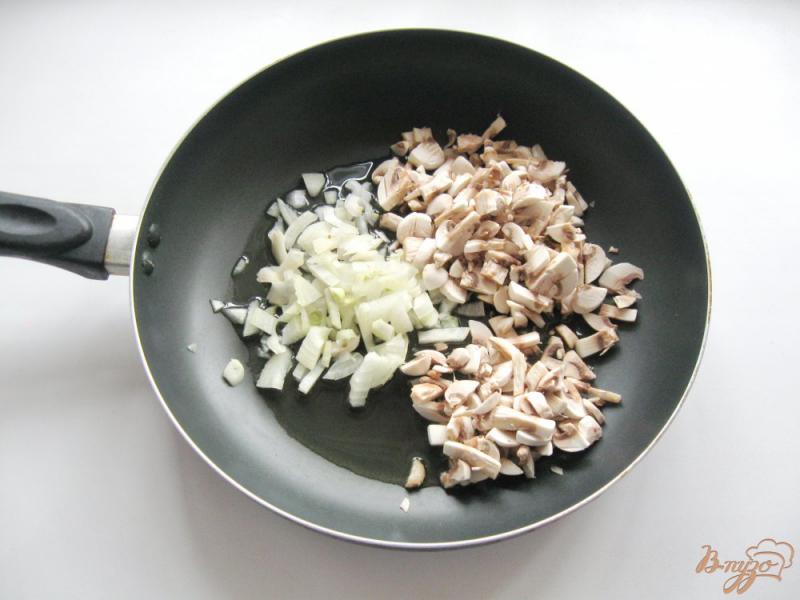 Фото приготовление рецепта: Салат из свеклы с грибами шаг №1
