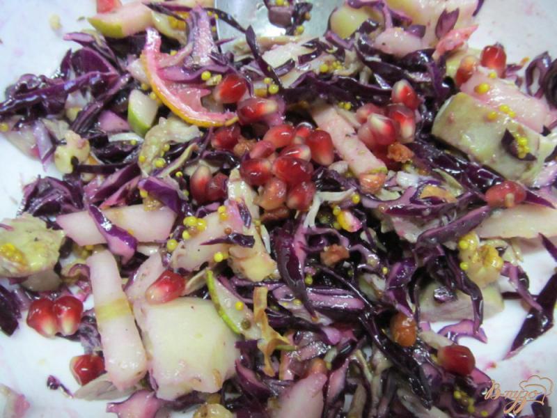 Фото приготовление рецепта: Салат из красной капусты с курицей грушей и картошкой шаг №4