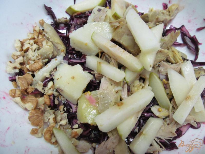 Фото приготовление рецепта: Салат из красной капусты с курицей грушей и картошкой шаг №3