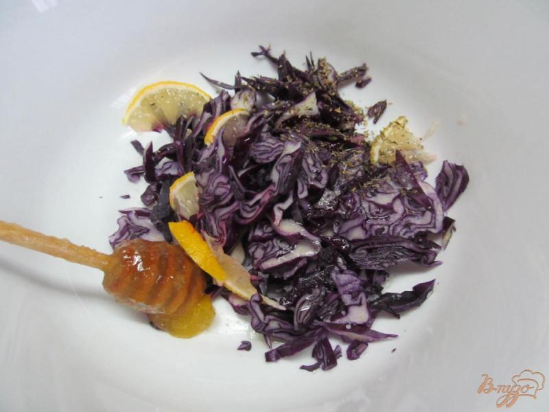 Фото приготовление рецепта: Салат из красной капусты с курицей грушей и картошкой шаг №1