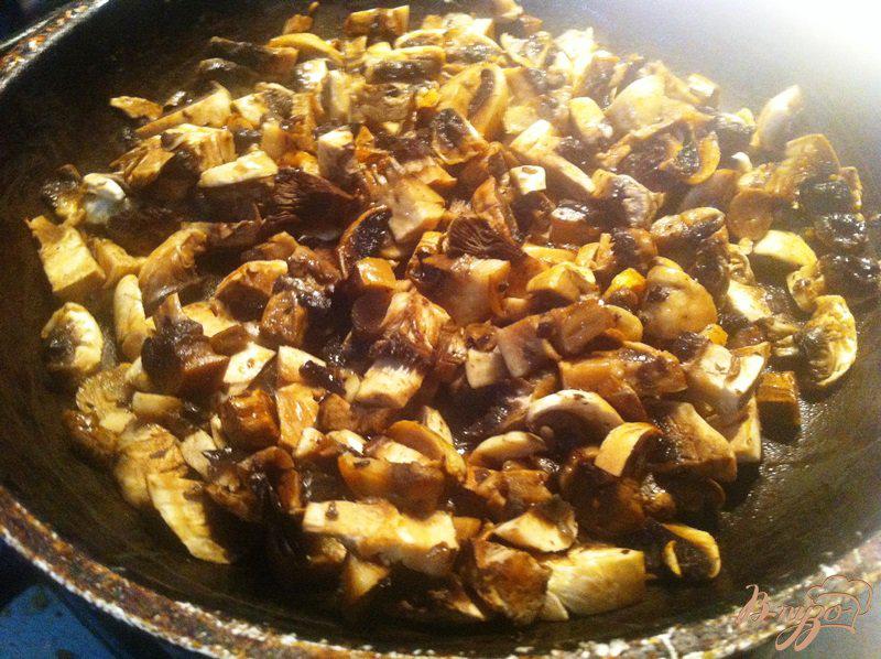 Фото приготовление рецепта: Картофельный блин с грибами шаг №1
