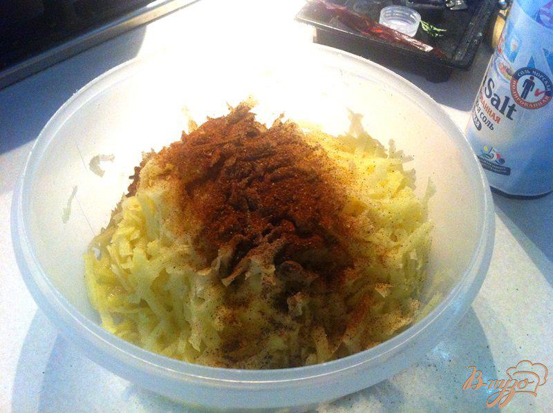 Фото приготовление рецепта: Картофельный блин с грибами шаг №3