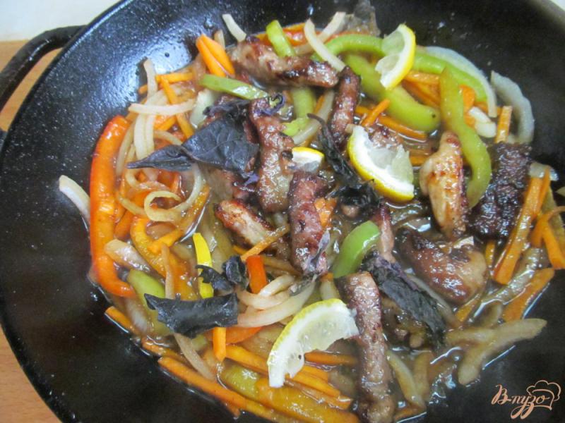 Фото приготовление рецепта: Свинина с рисом и овощами шаг №5