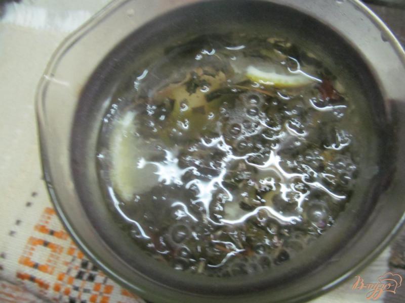 Фото приготовление рецепта: Чай с грушей и чабрецом шаг №5