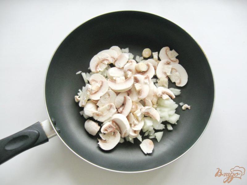 Фото приготовление рецепта: Фрикадельки в сливках с грибами шаг №3