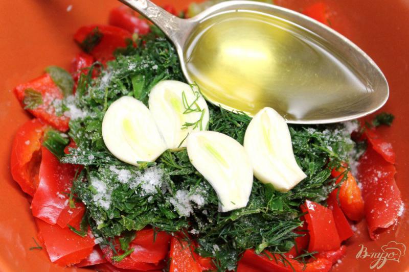 Фото приготовление рецепта: Отбивные с соусом из болгарского перца и зелени шаг №4