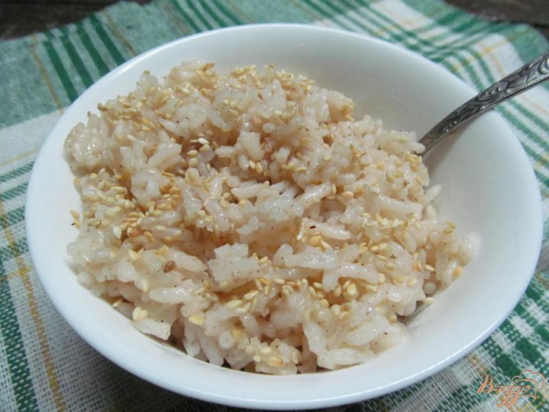Фото приготовление рецепта: Рис с кунжутом и лимоном шаг №5