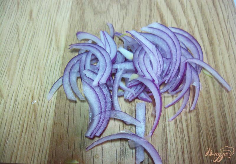 Фото приготовление рецепта: Слоеный салат с киви и маринованым арбузом шаг №1