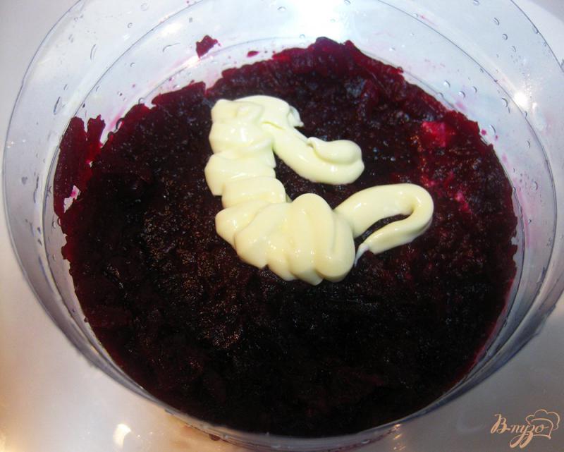 Фото приготовление рецепта: Слоеный салат с киви и маринованым арбузом шаг №10