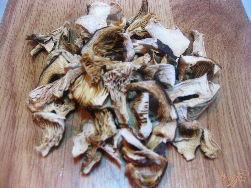 Фото приготовление рецепта: Суп с сушеными грибами шаг №1
