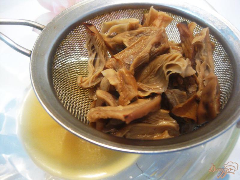 Фото приготовление рецепта: Суп с сушеными грибами шаг №3