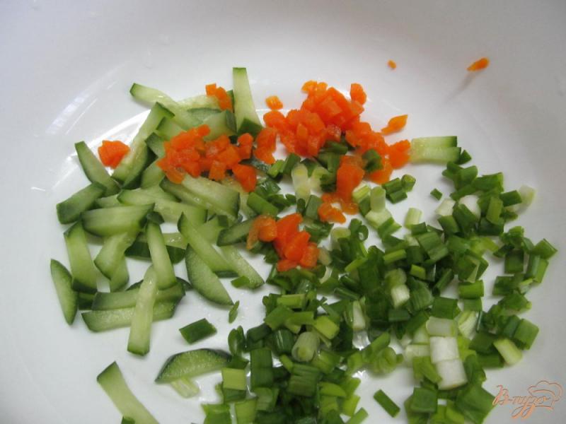 Фото приготовление рецепта: Салат с крабовыми палочками и шампиньоном шаг №1