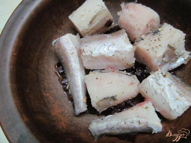Фото приготовление рецепта: Запеченная рыба с овощами шаг №5