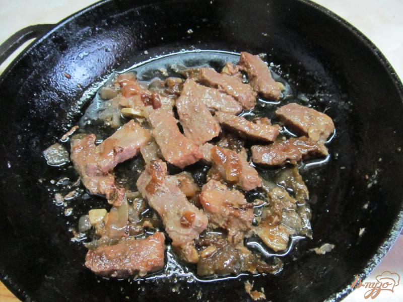 Фото приготовление рецепта: Тушенная свинина с брокколи в соевом соусе шаг №5