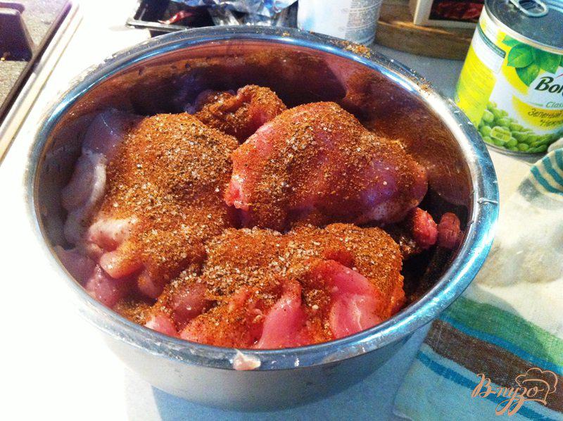 Фото приготовление рецепта: Куриная мякоть бедра в хрустящей панировке шаг №2
