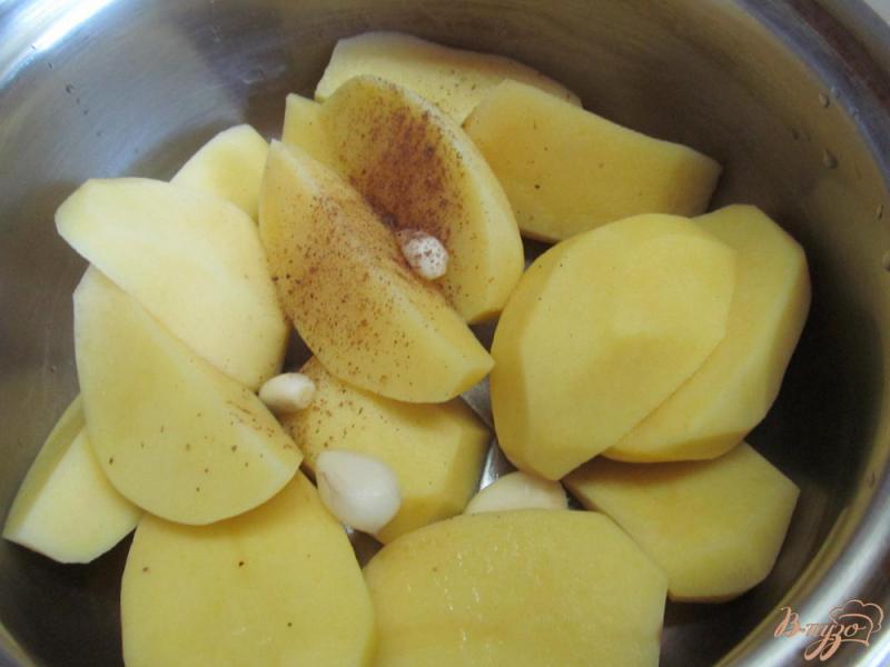 Фото приготовление рецепта: Картофельное пюре с мягким сыром и кукурузой шаг №1