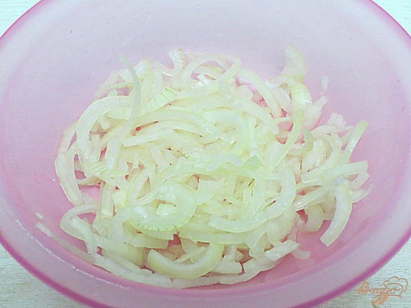 Фото приготовление рецепта: Сельдь в сметанно - горчичном соусе шаг №3