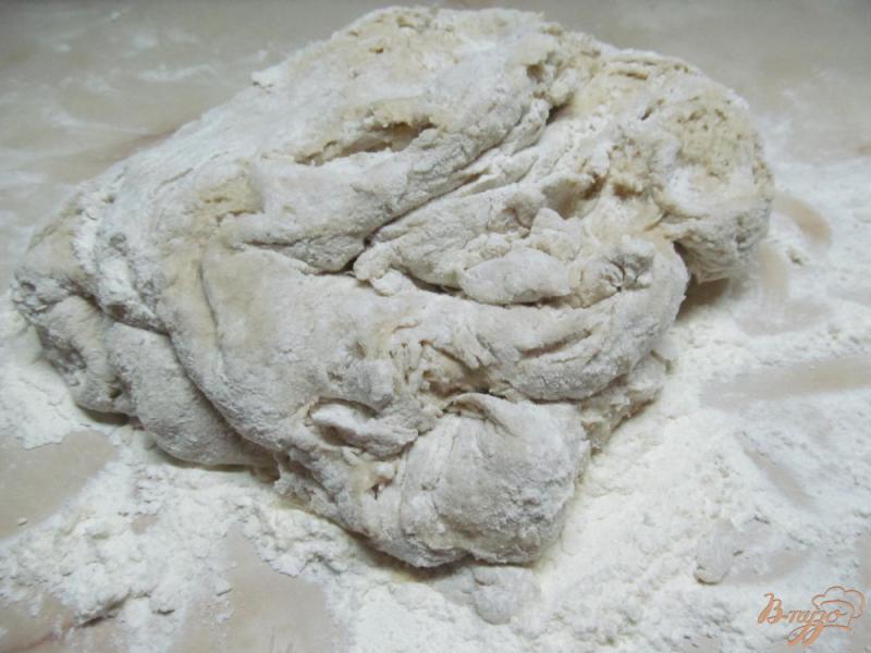 Фото приготовление рецепта: Хлеб на сыворотке с тремя видами муки шаг №4