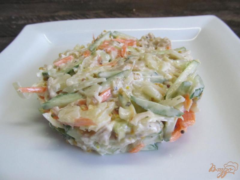 Фото приготовление рецепта: Салат с жаренной капустой и курицей шаг №7