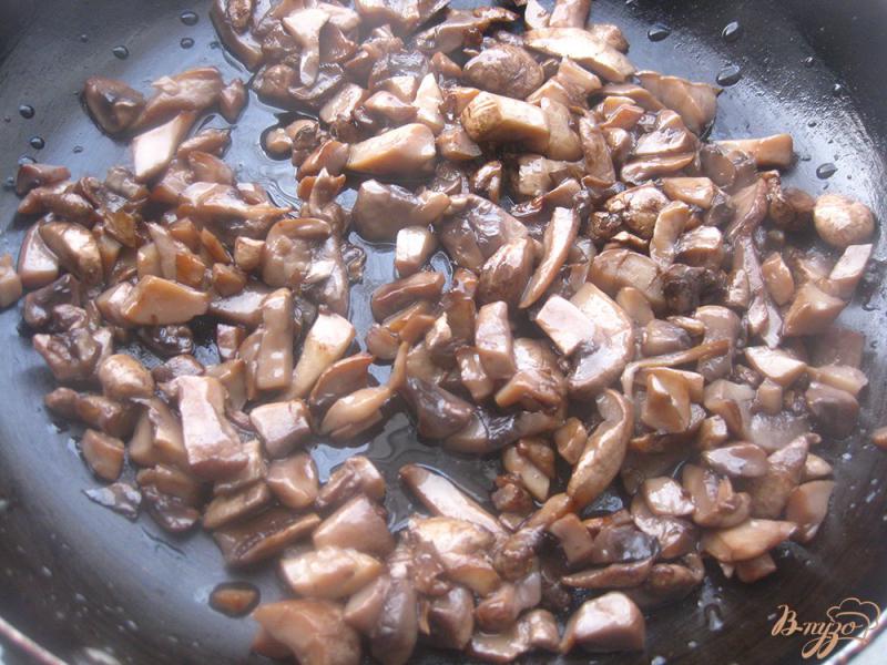 Фото приготовление рецепта: Голубцы с грибами из краснокачанной капусты шаг №5