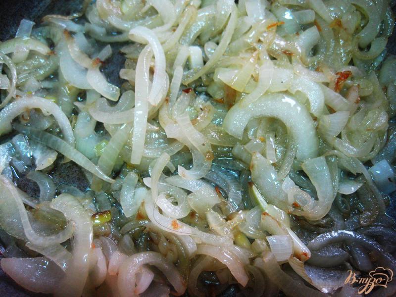 Фото приготовление рецепта: Голубцы с грибами из краснокачанной капусты шаг №6