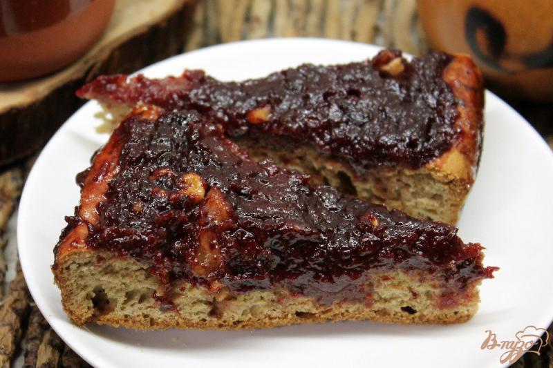 Фото приготовление рецепта: Овсяный пирог с орехами и повидлом из кизила и груш шаг №6