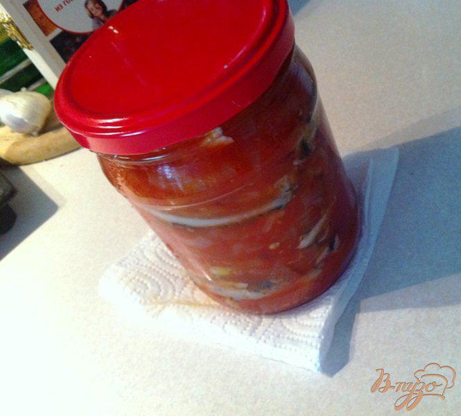 Фото приготовление рецепта: Скумбрия в томатном соусе шаг №8