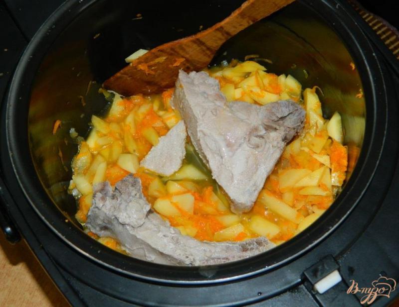 Фото приготовление рецепта: Картофельный суп со свининой в мультиварке шаг №3