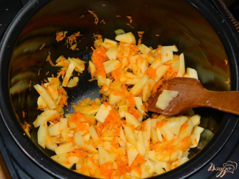 Фото приготовление рецепта: Картофельный суп со свининой в мультиварке шаг №2